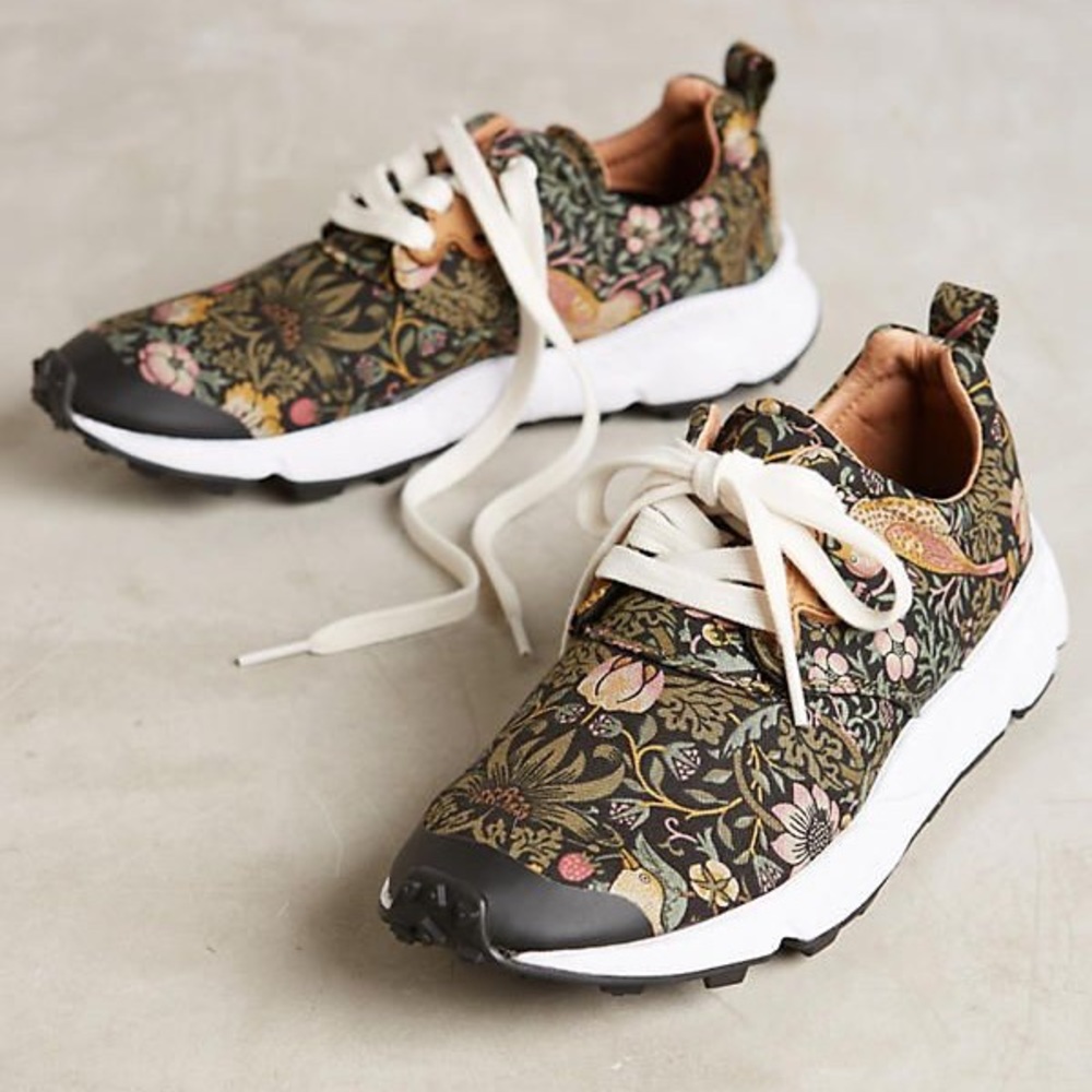 Flower Mountain Strawberry Thief Size 39